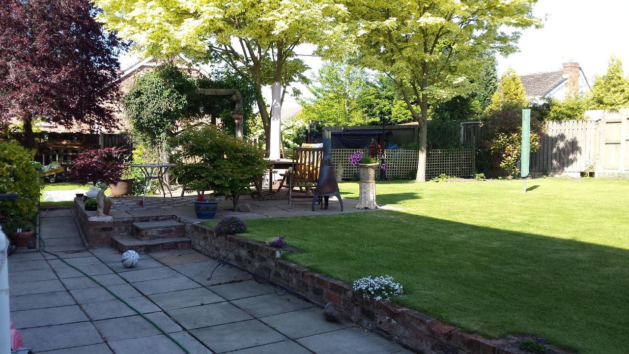 Church End Farm Bed And Breakfast Hale  Exteriör bild