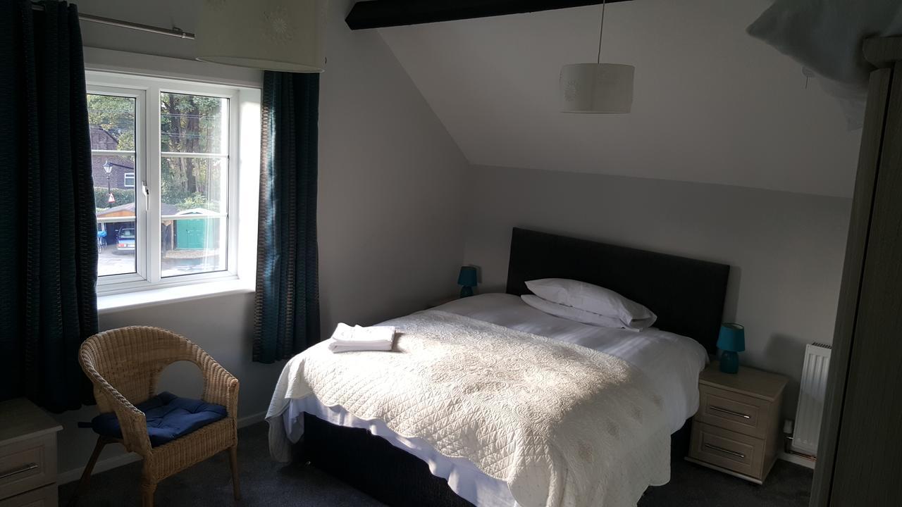 Church End Farm Bed And Breakfast Hale  Exteriör bild