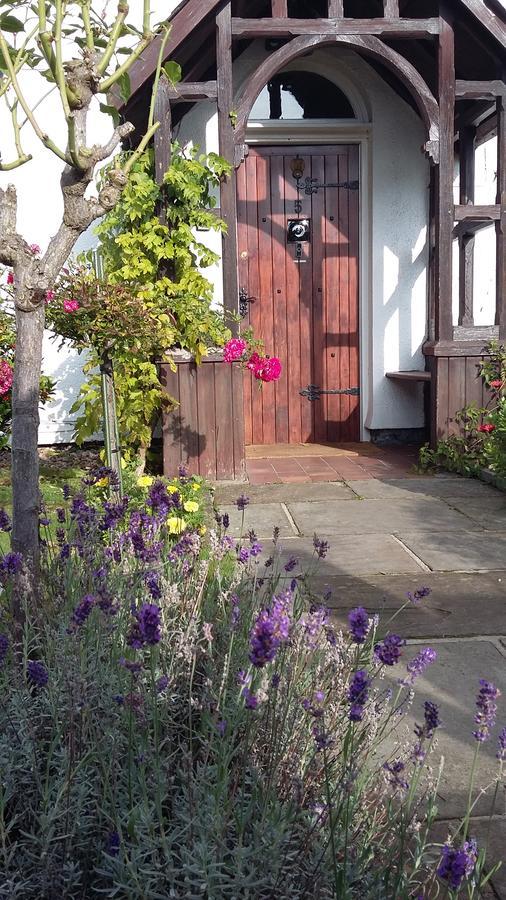 Church End Farm Bed And Breakfast Hale  Exteriör bild