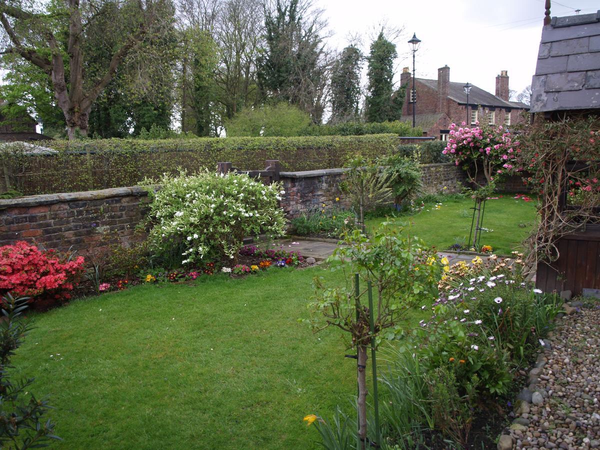 Church End Farm Bed And Breakfast Hale  Exteriör bild
